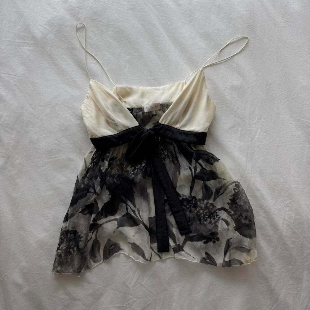 Gorgoues valentino 90s real silk cami with bow tie detailing